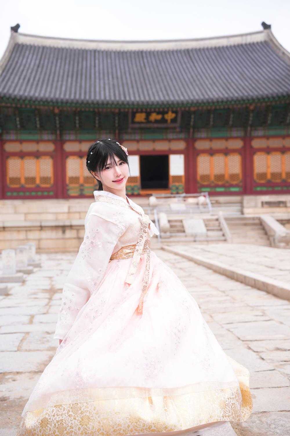 Sally Dorasnow – 2025 New Year Hanbok [20P/302M](1