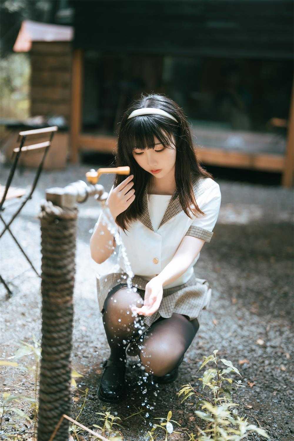 面饼仙儿 - 黑丝露营JK [40P/500M] 1