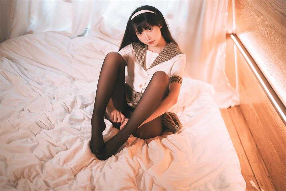 面饼仙儿 - 黑丝露营JK [40P/500M] 3